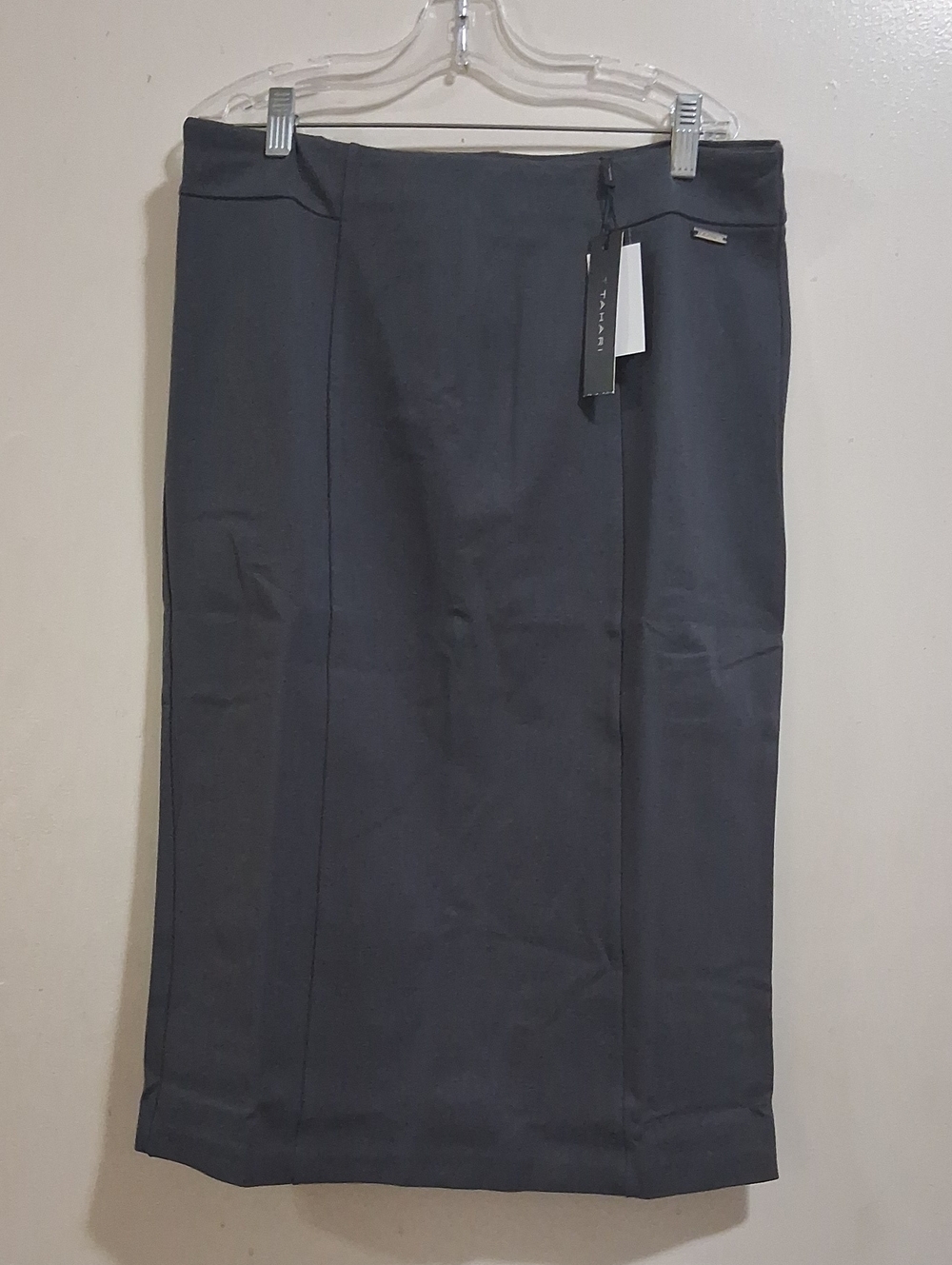 NWT T Tahari Grey Pencil Skirt Tummy Control Size M.